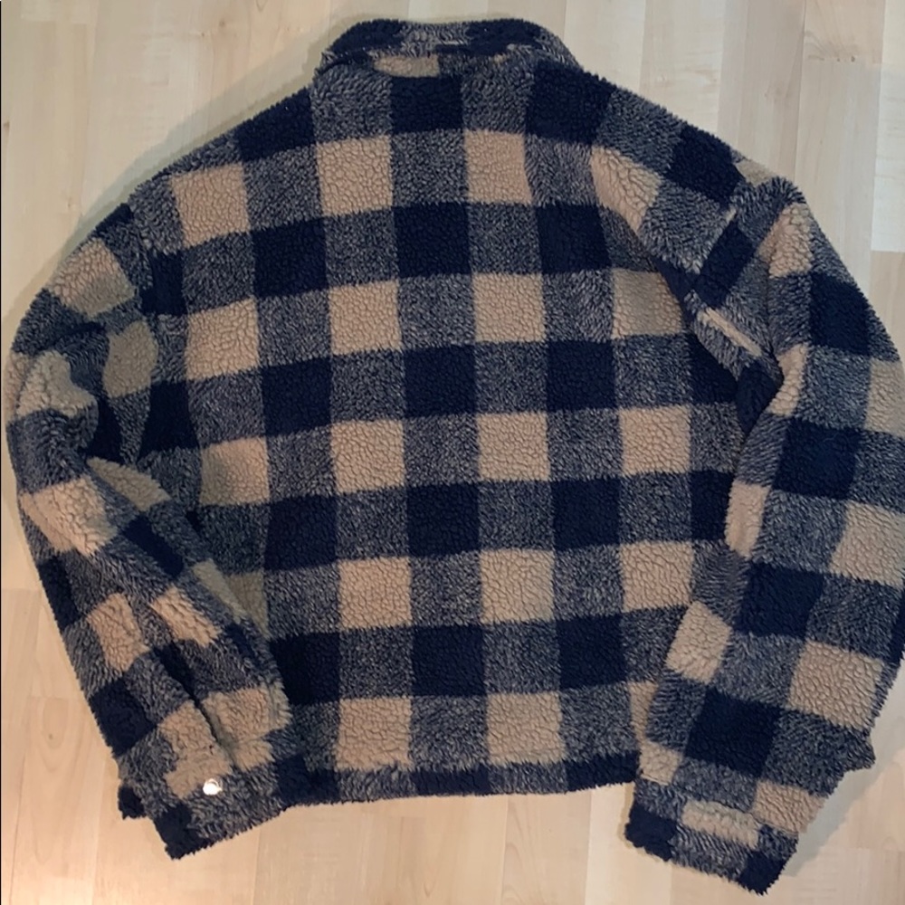 AMERICAN EAGLE CROPPED CHECKERED SHERPA Shacket - Picture 4 of 8